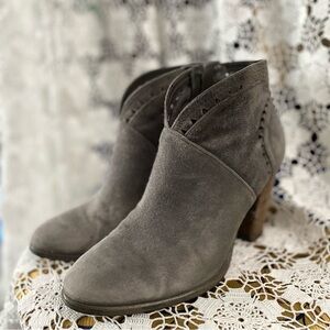 Vince Camuto Fritan Suede Ankle Bootie 7.5